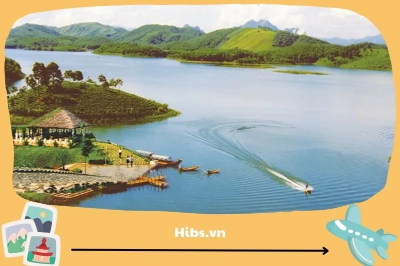 Hồ Chóp Dù – Mặt hồ yên tĩnh và thơ mộng